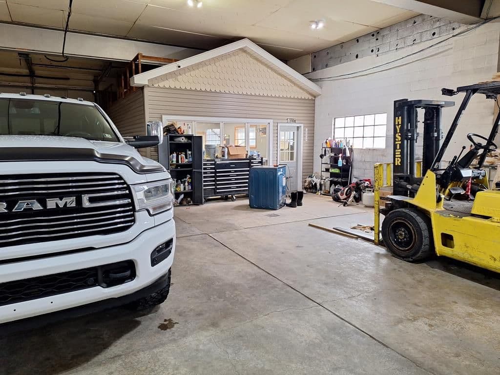 Clarion Interior3.jpg