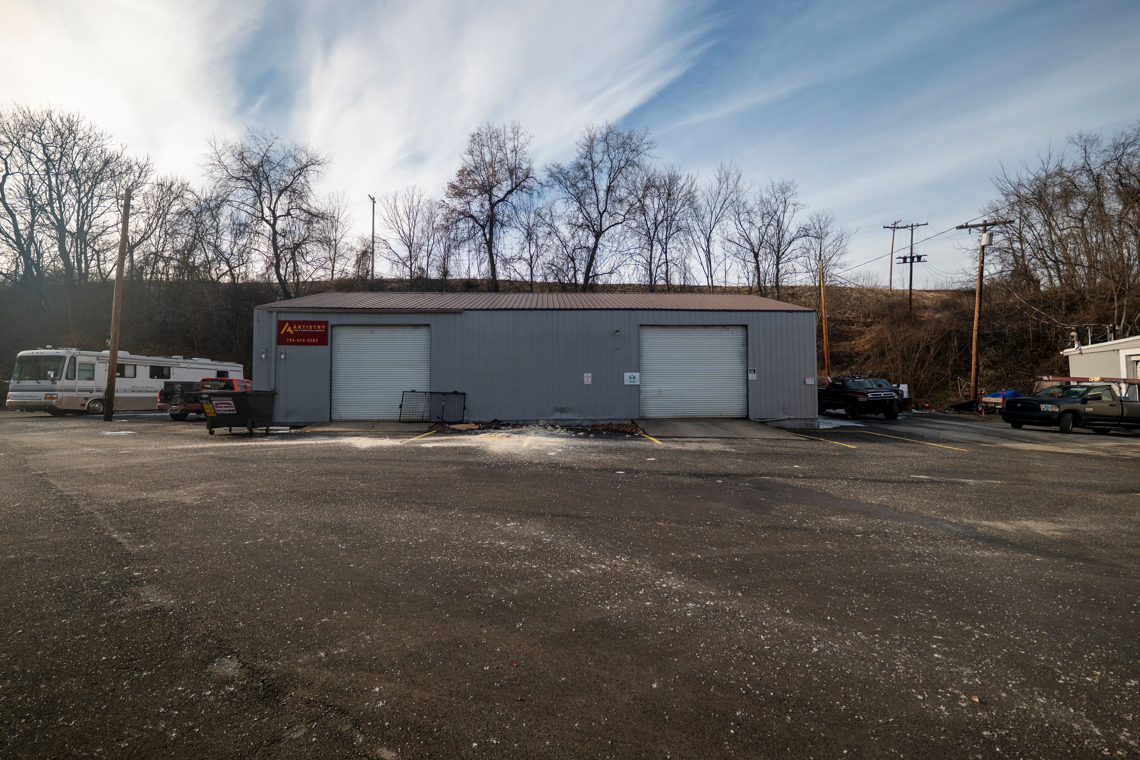 400 Railroad Exterior