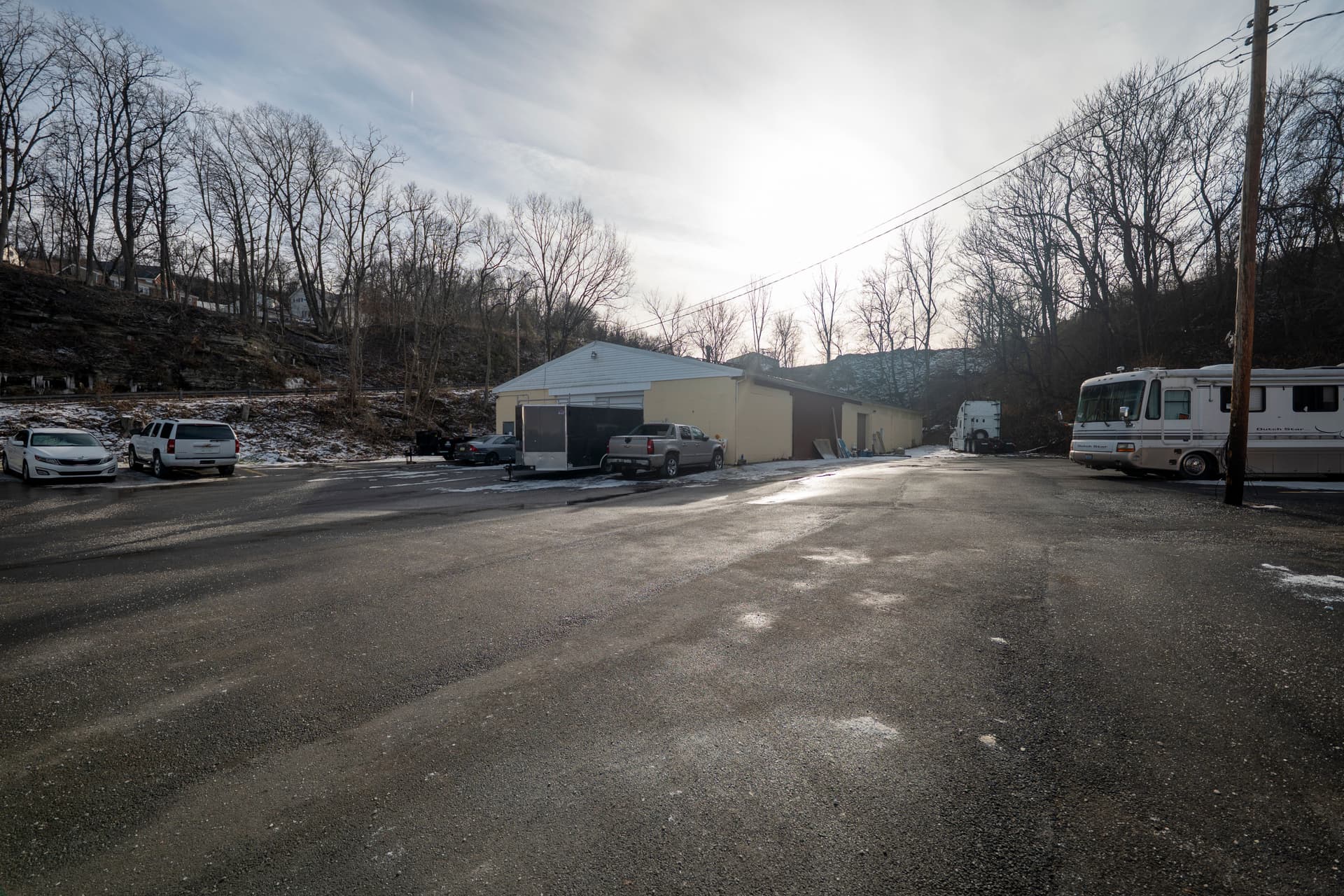 400 Railroad Exterior