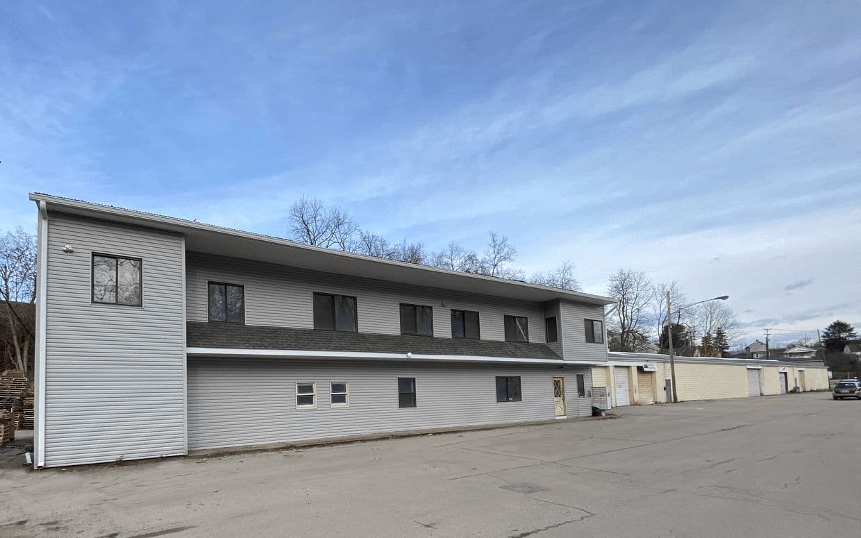 Office Building 400 Railroad.png