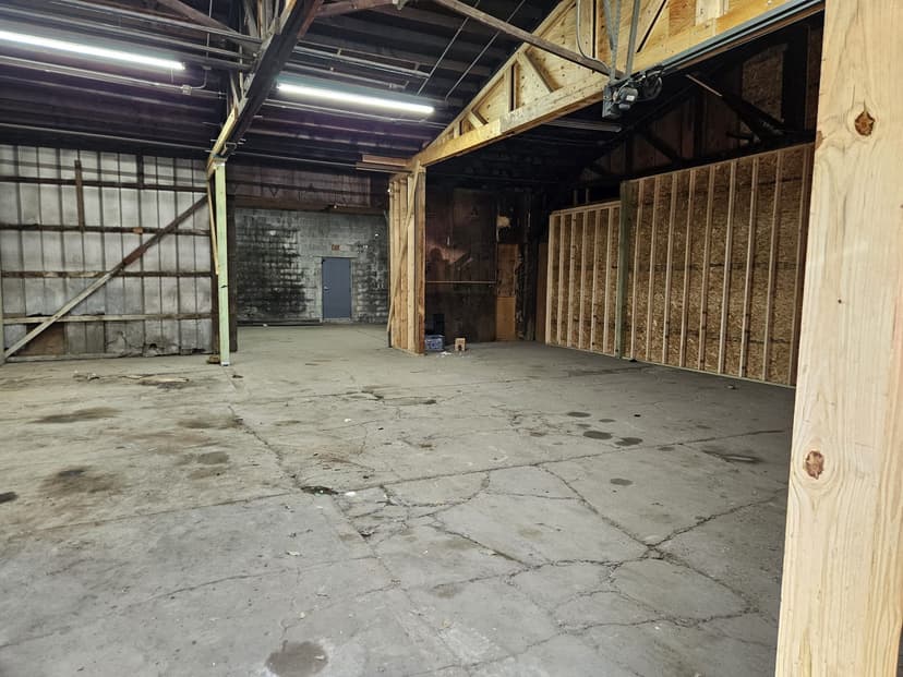 Garage B1G2B 400 Railroad