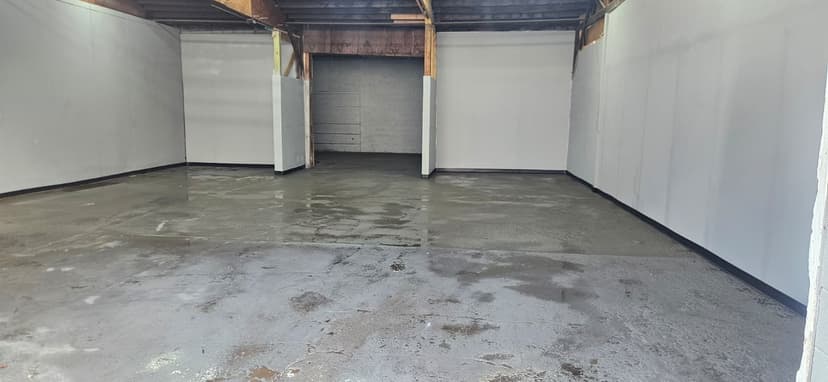 Garage B1G2A 400 Railroad